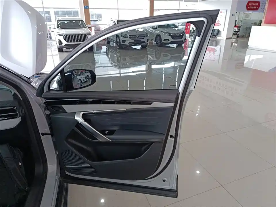 Geely Atlas L