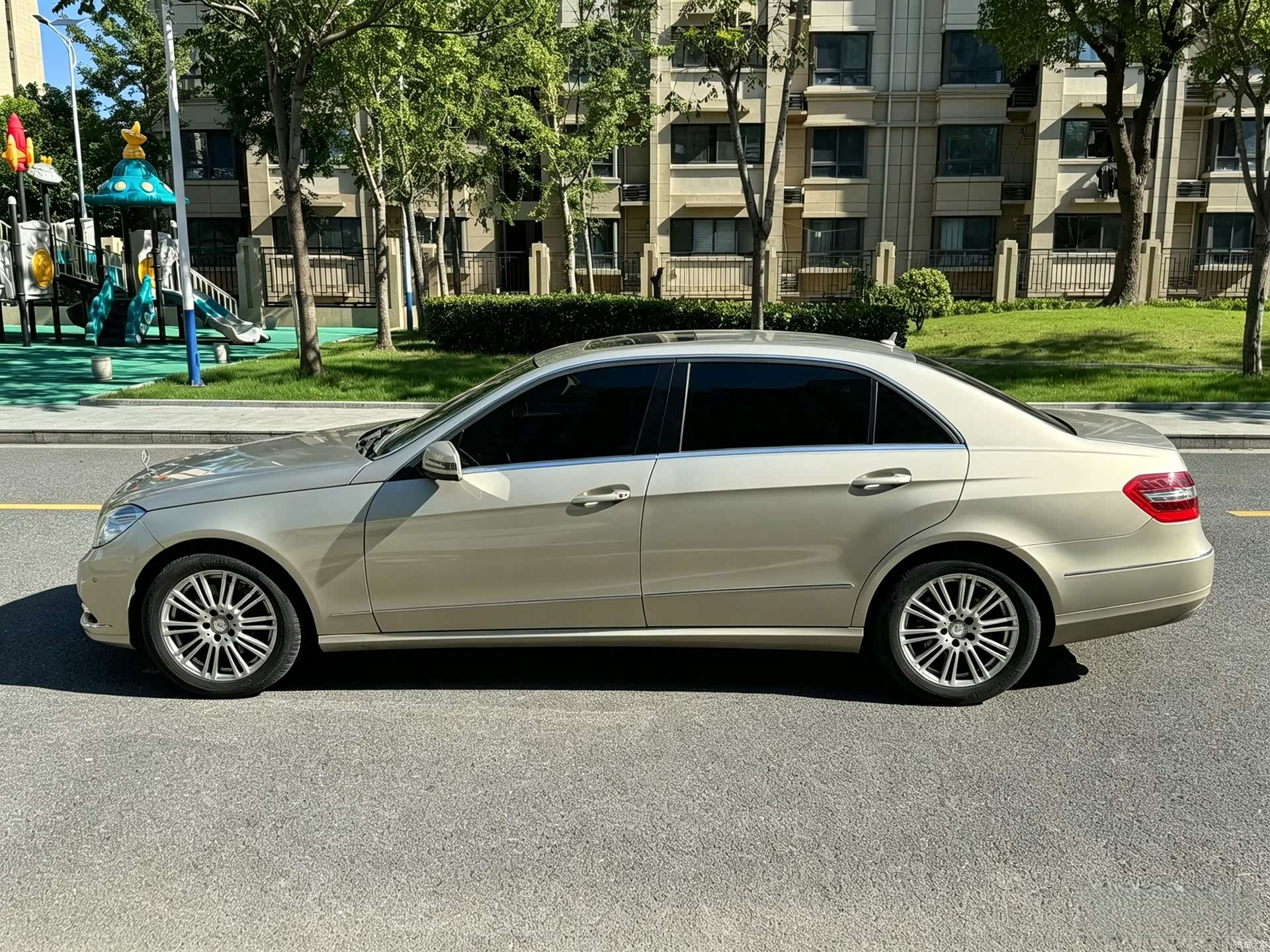 Mercedes-Benz E-Class, 2012 8