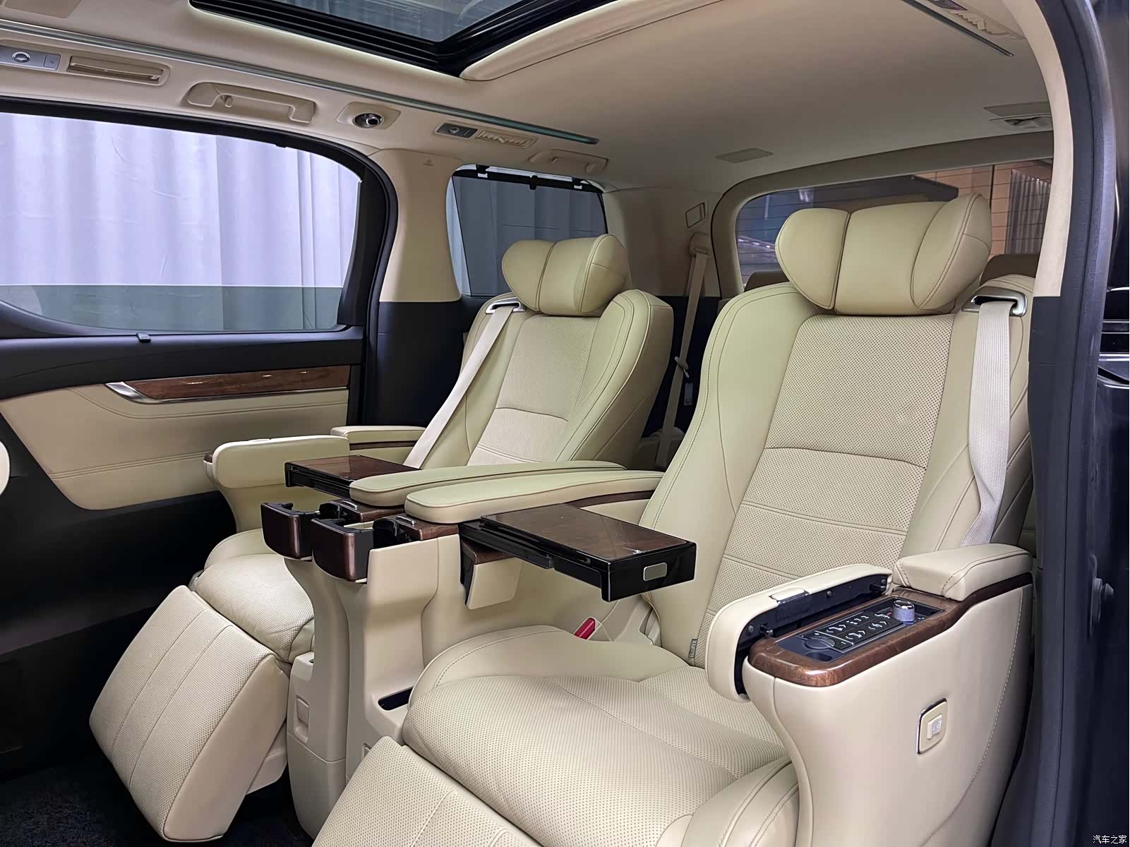 Toyota Alphard, 2018 4