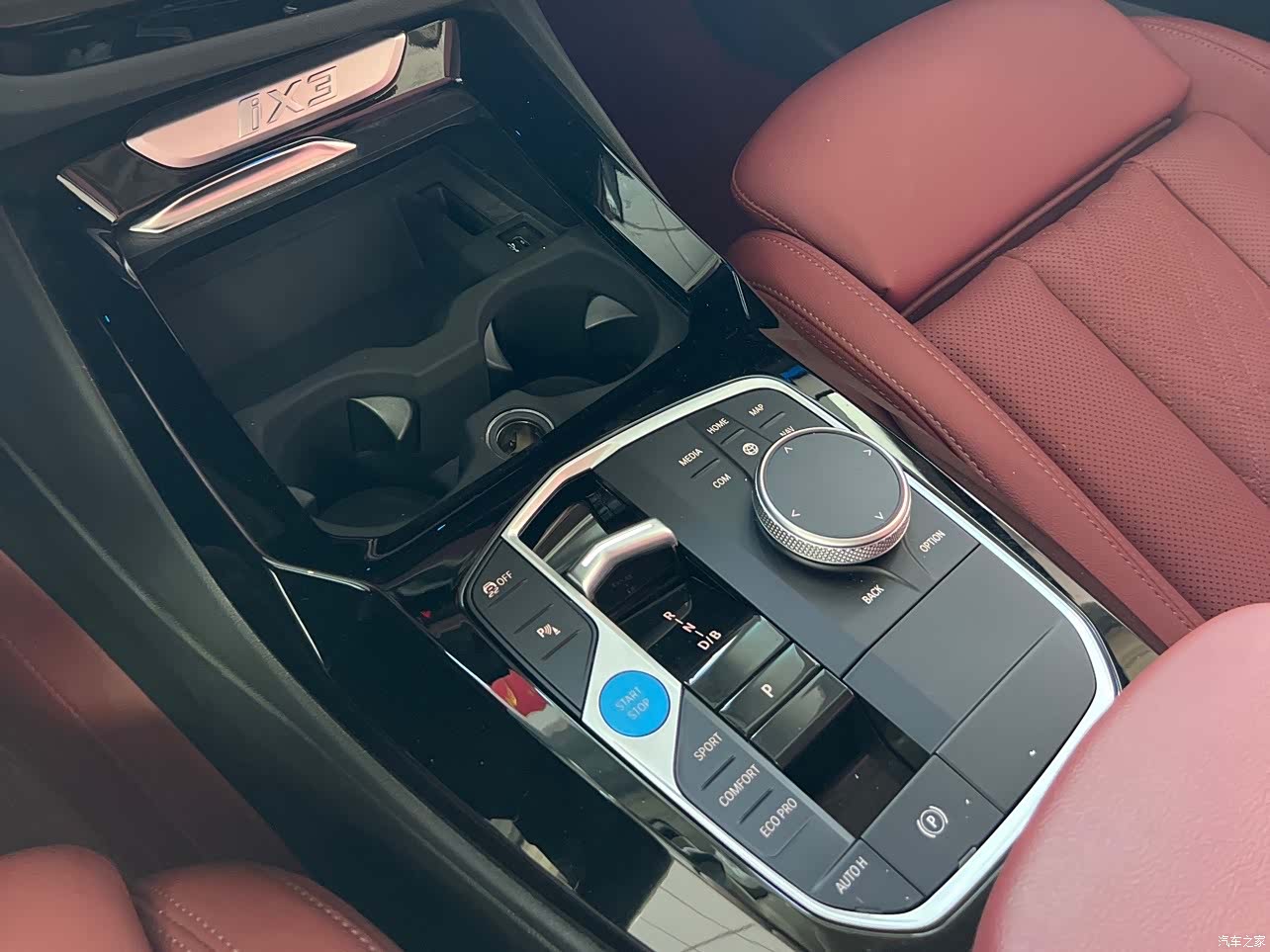 BMW iX3, 2025 все фото