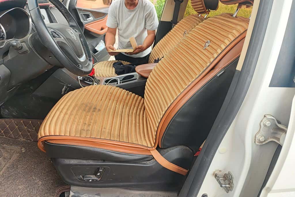 Wuling 560, 2017 9