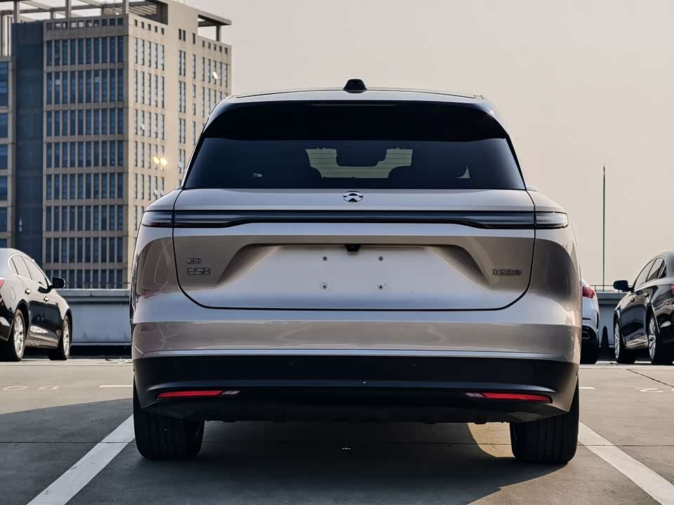 NIO ES8
