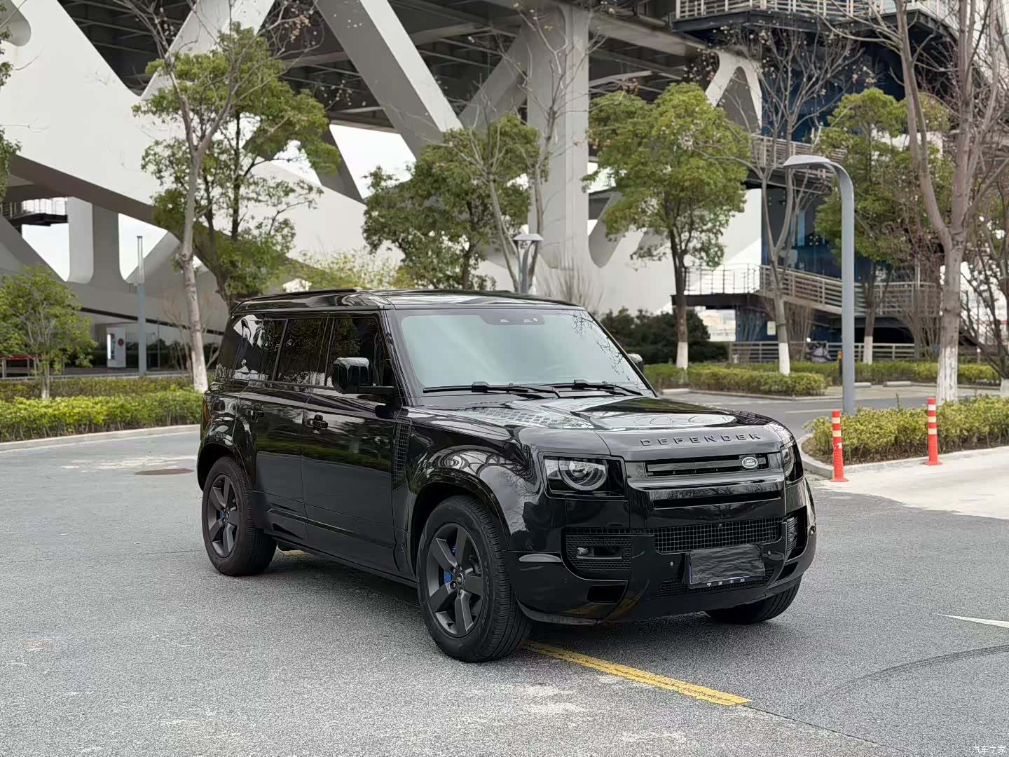 Land Rover Defender, 2024 3