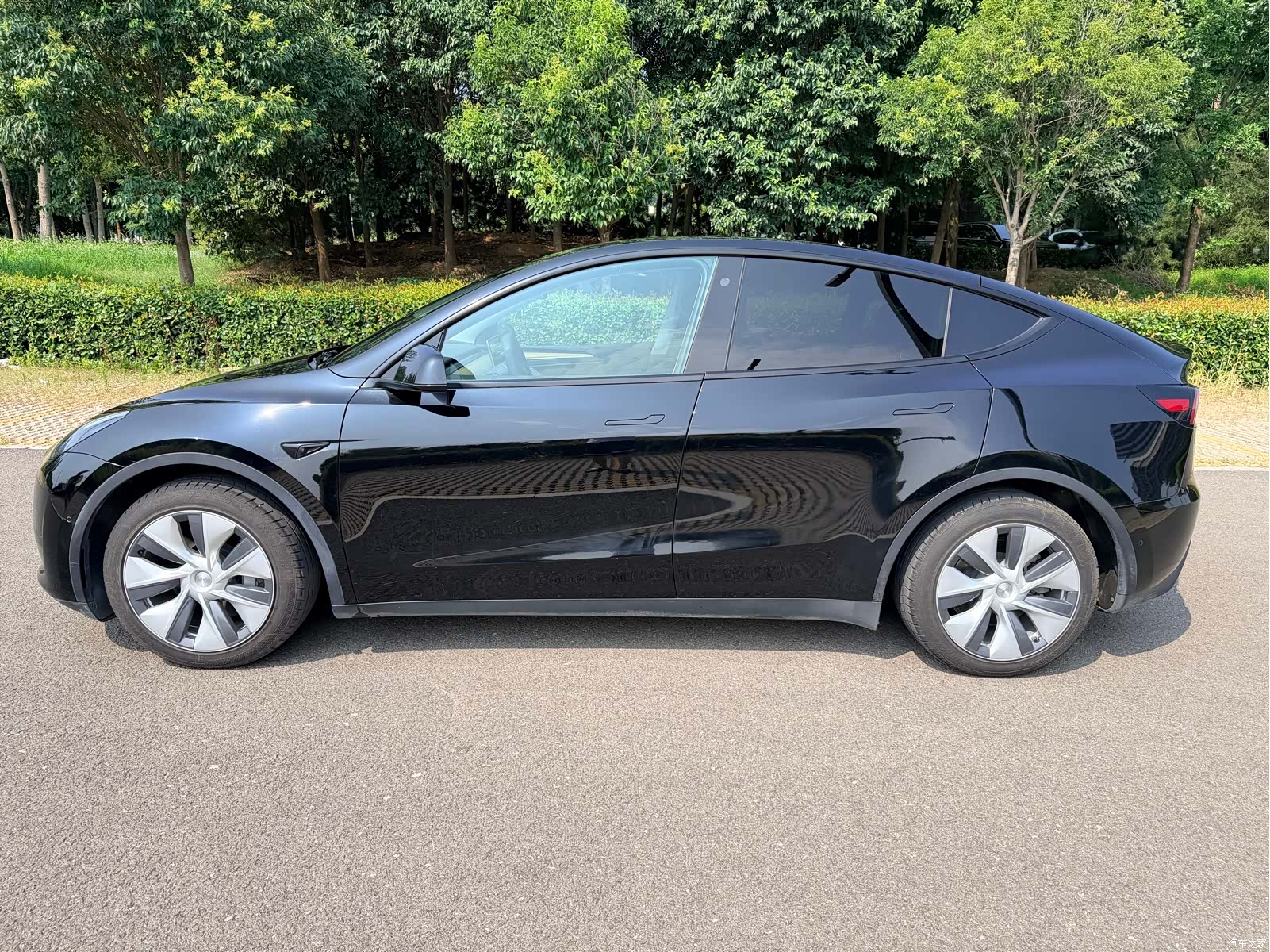 Tesla Model Y, 2023 4