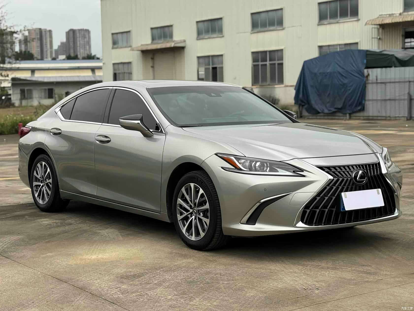 Lexus ES, 2023 1