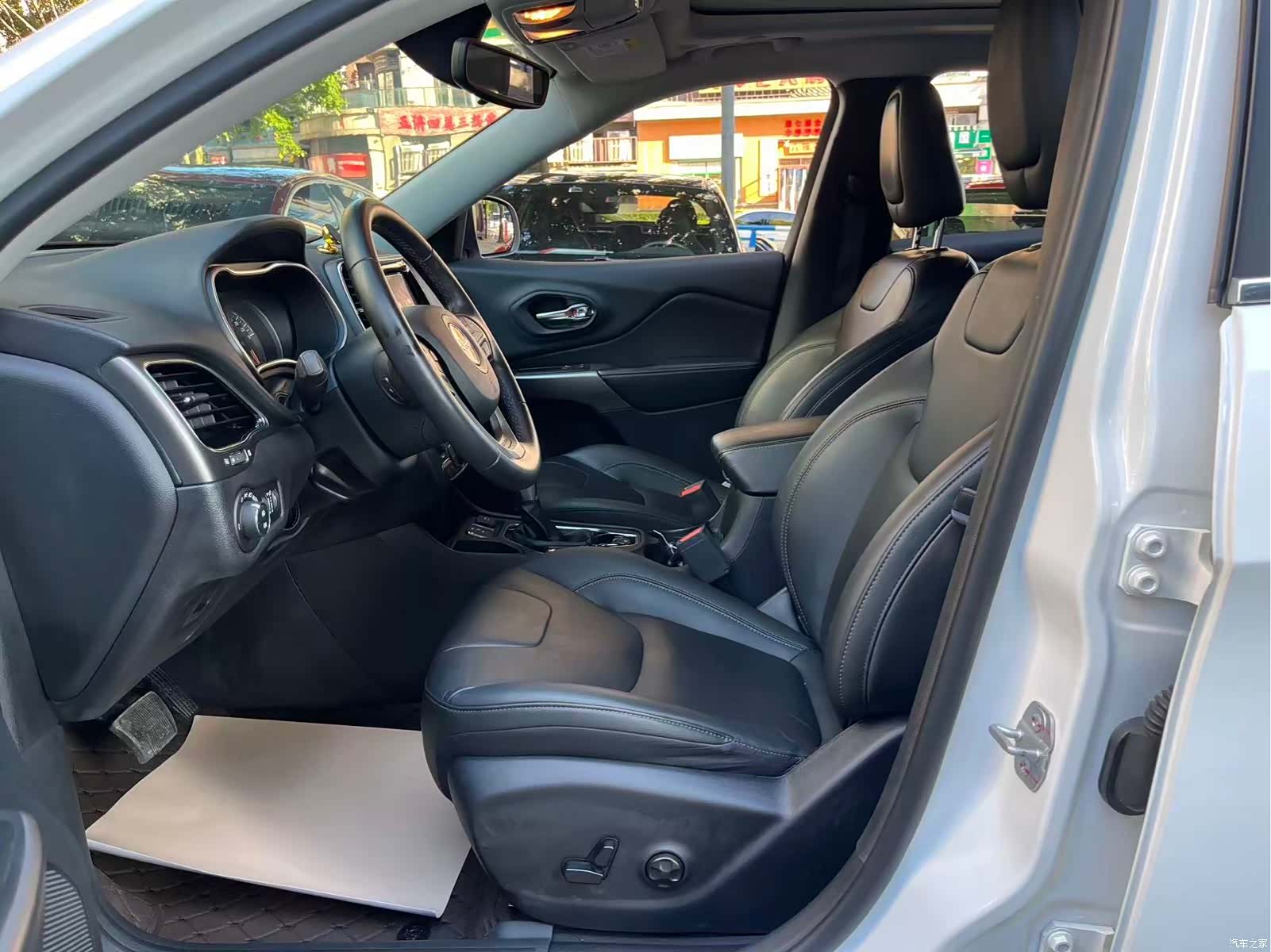 Jeep Cherokee, 2021 9