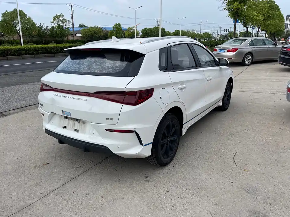 BYD e2