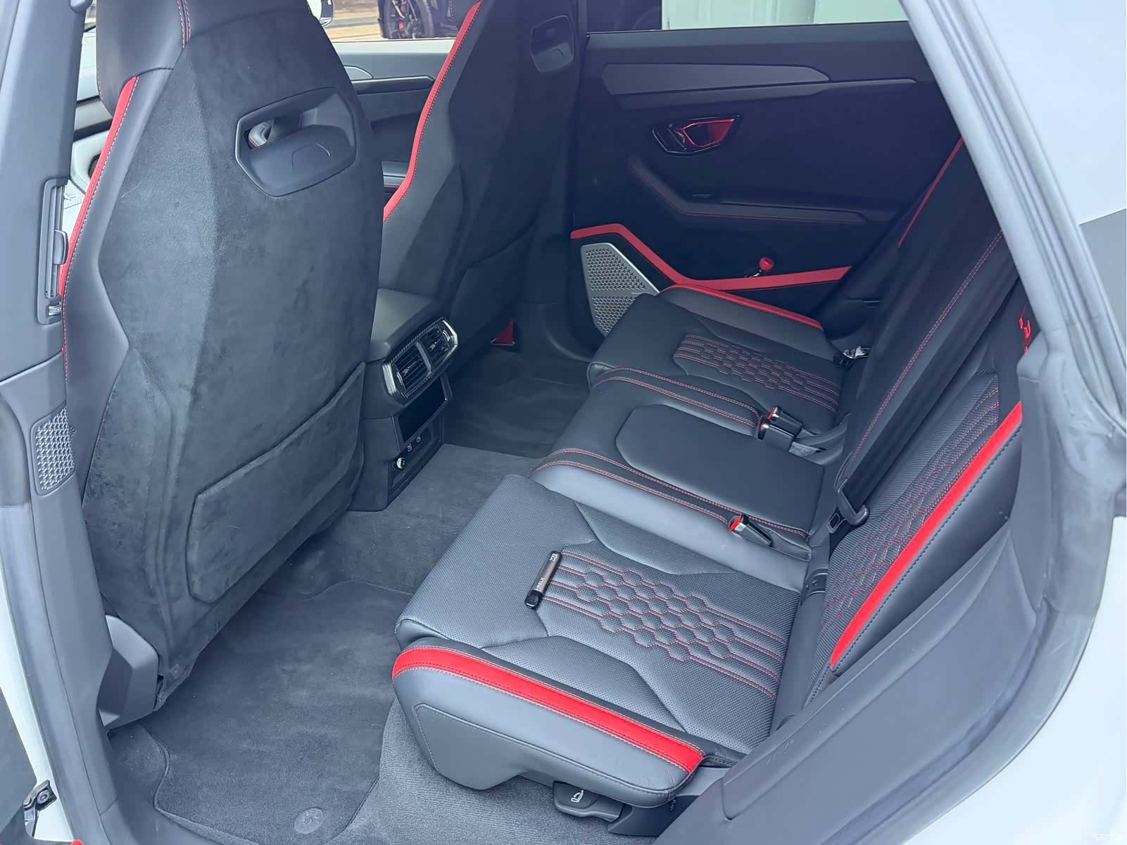 Lamborghini Urus, 2024 8