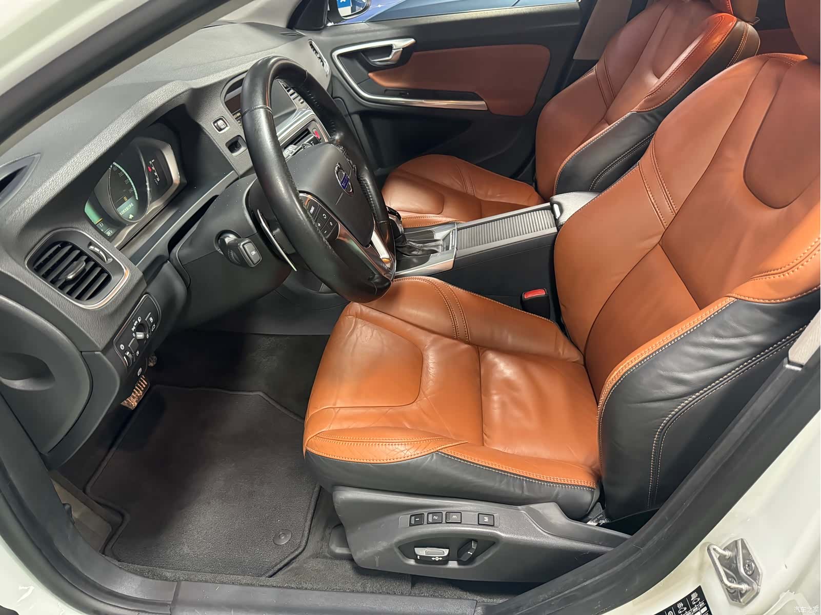 Volvo V60, 2014 все фото