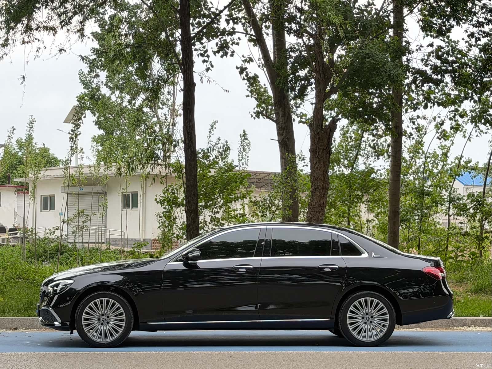 Mercedes-Benz E-Class, 2022 3