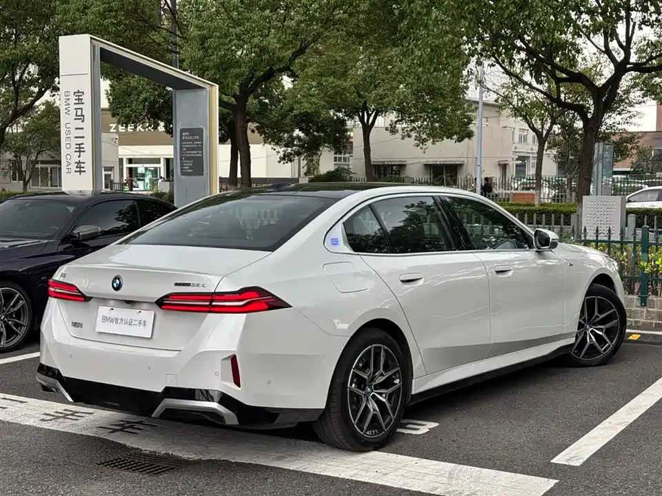 BMW i5