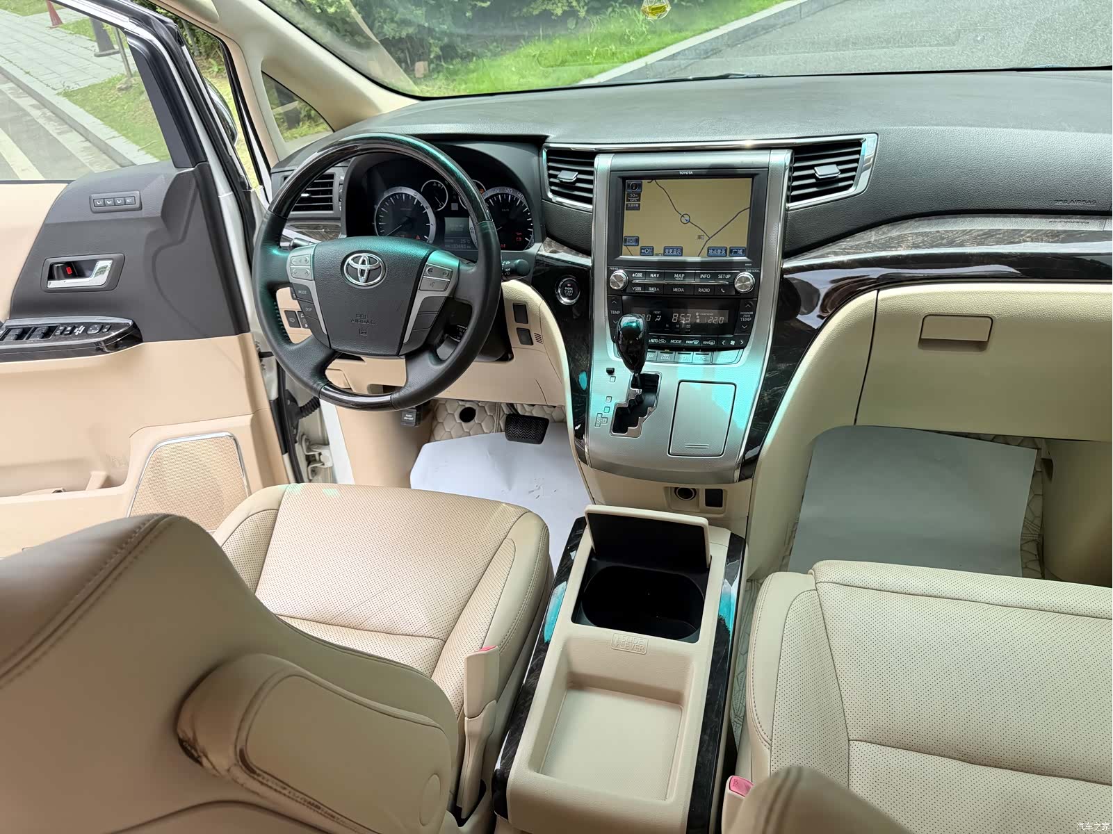 Toyota Alphard, 2015 13