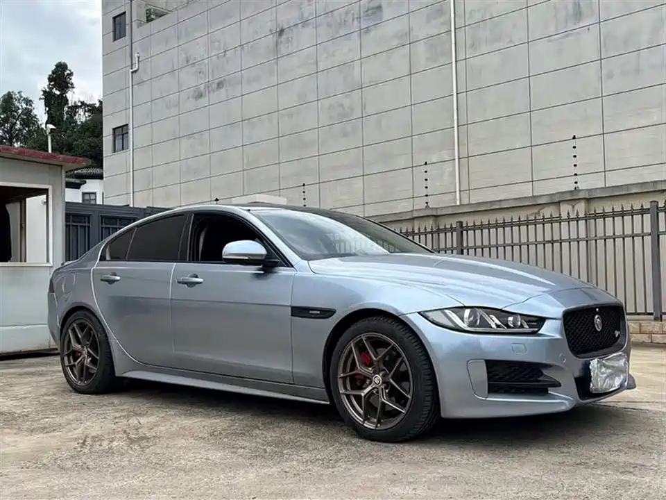 Jaguar XE