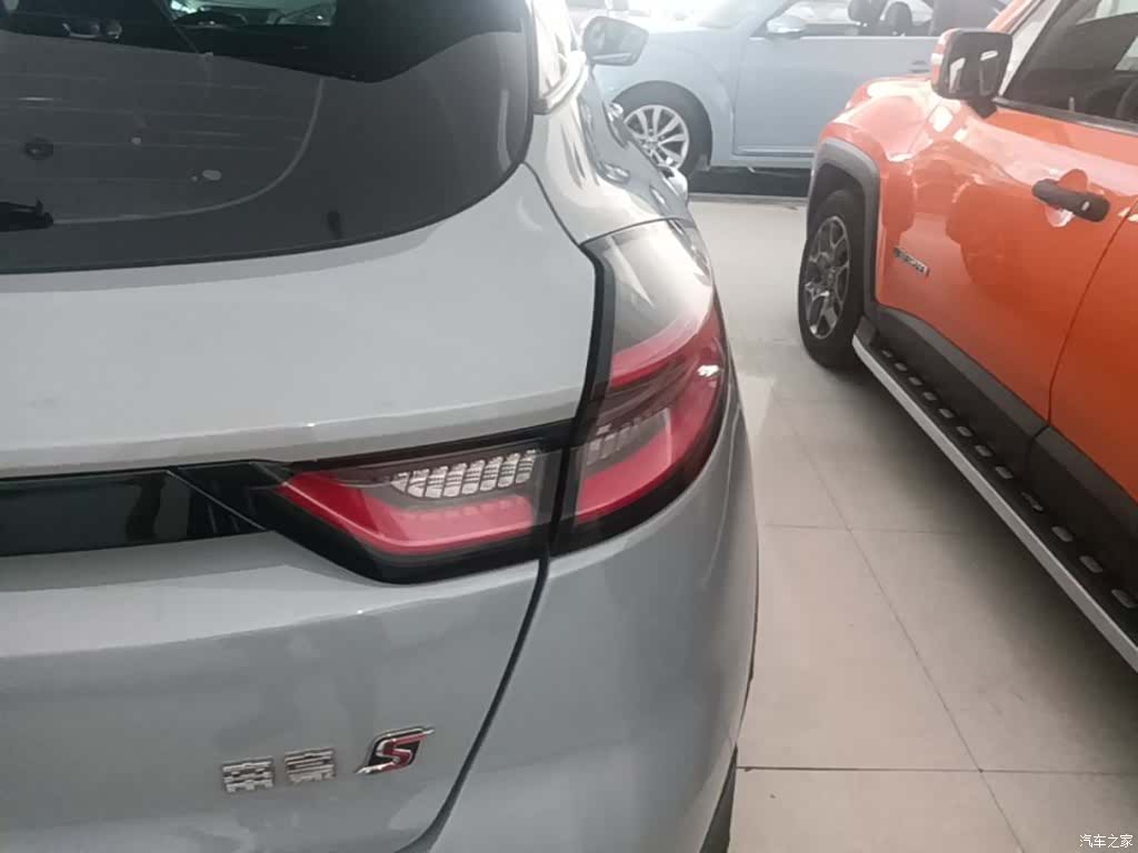 Geely Emgrand, 2022 8