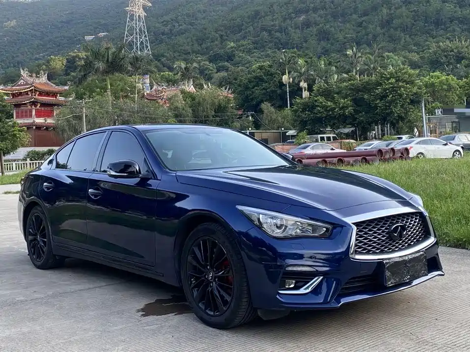 Infiniti Q50L