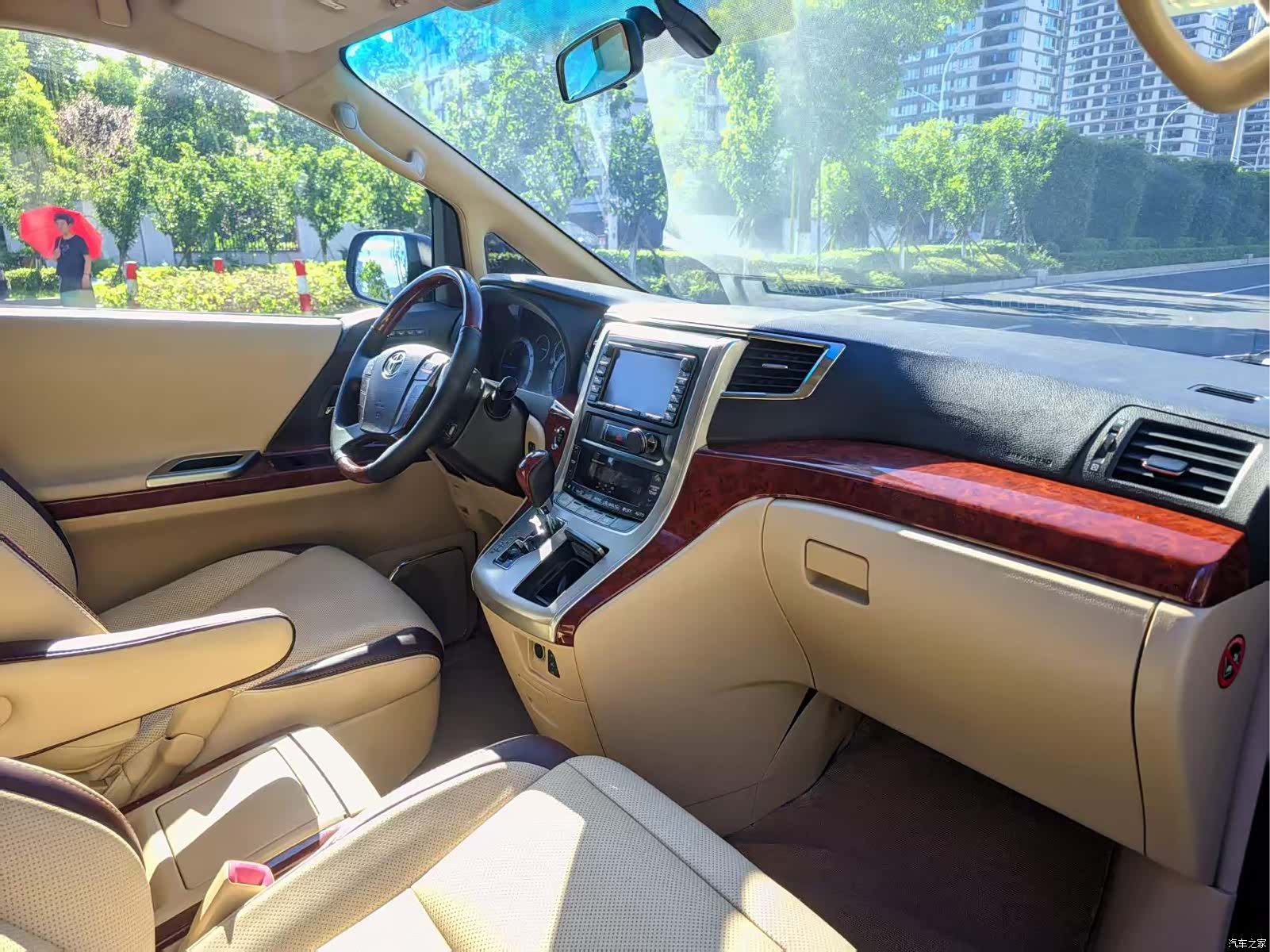 Toyota Alphard, 2011 9