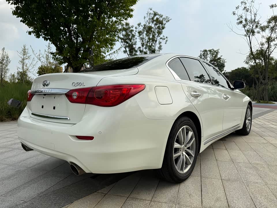 Infiniti Q50L