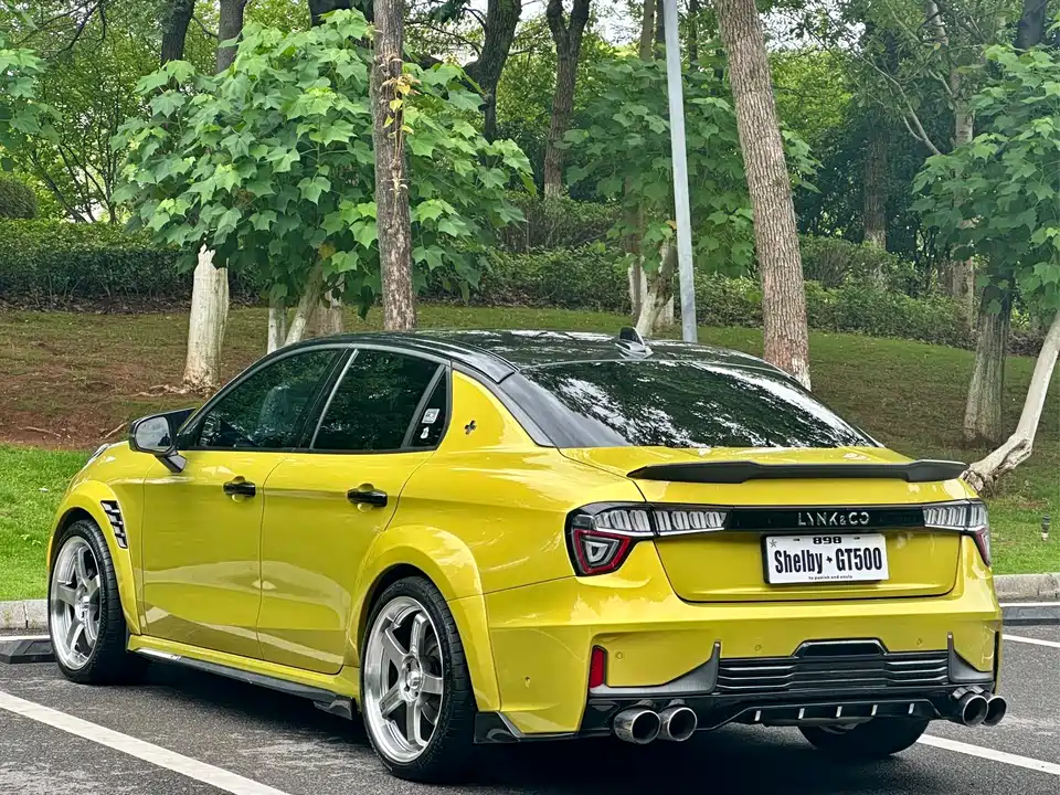 Lynk & Co 03