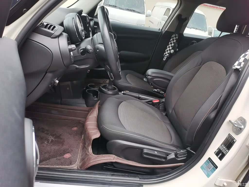 Mini ONE, 2019 15