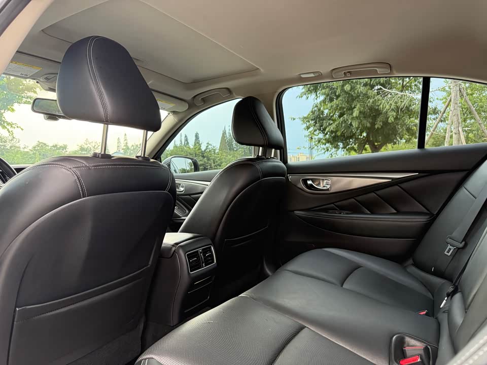 Infiniti Q50L