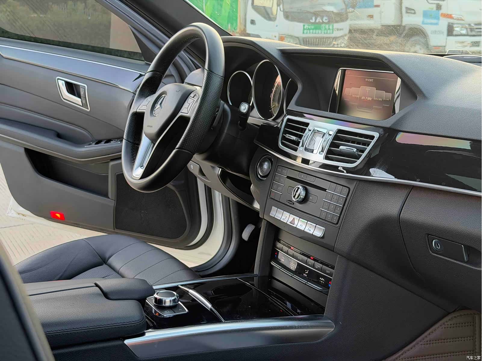 Mercedes-Benz E-Class, 2015 12