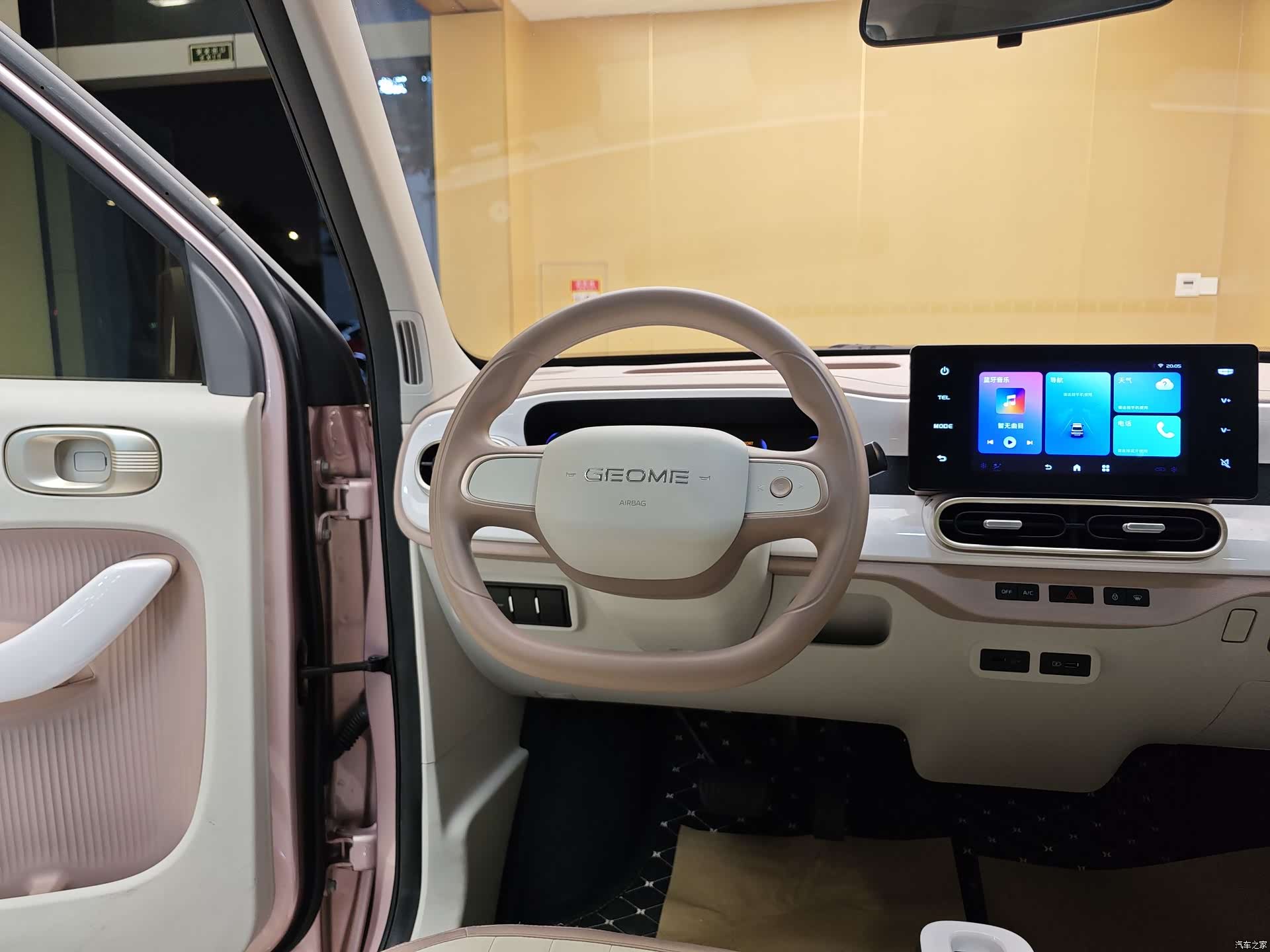 Geely Panda, 2025 14