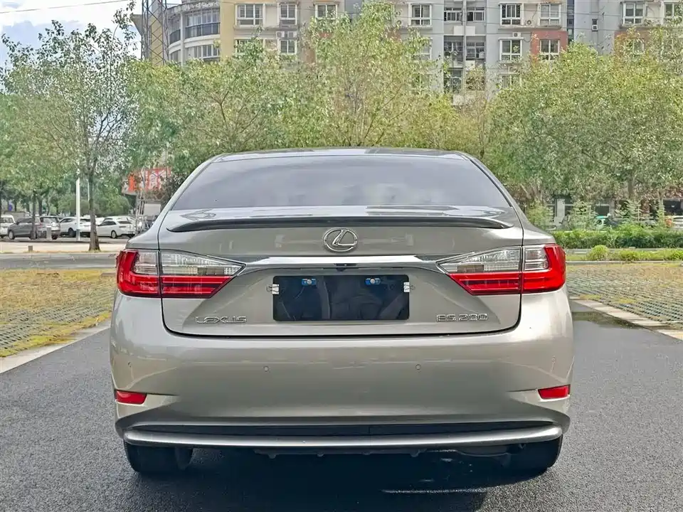 Lexus ES