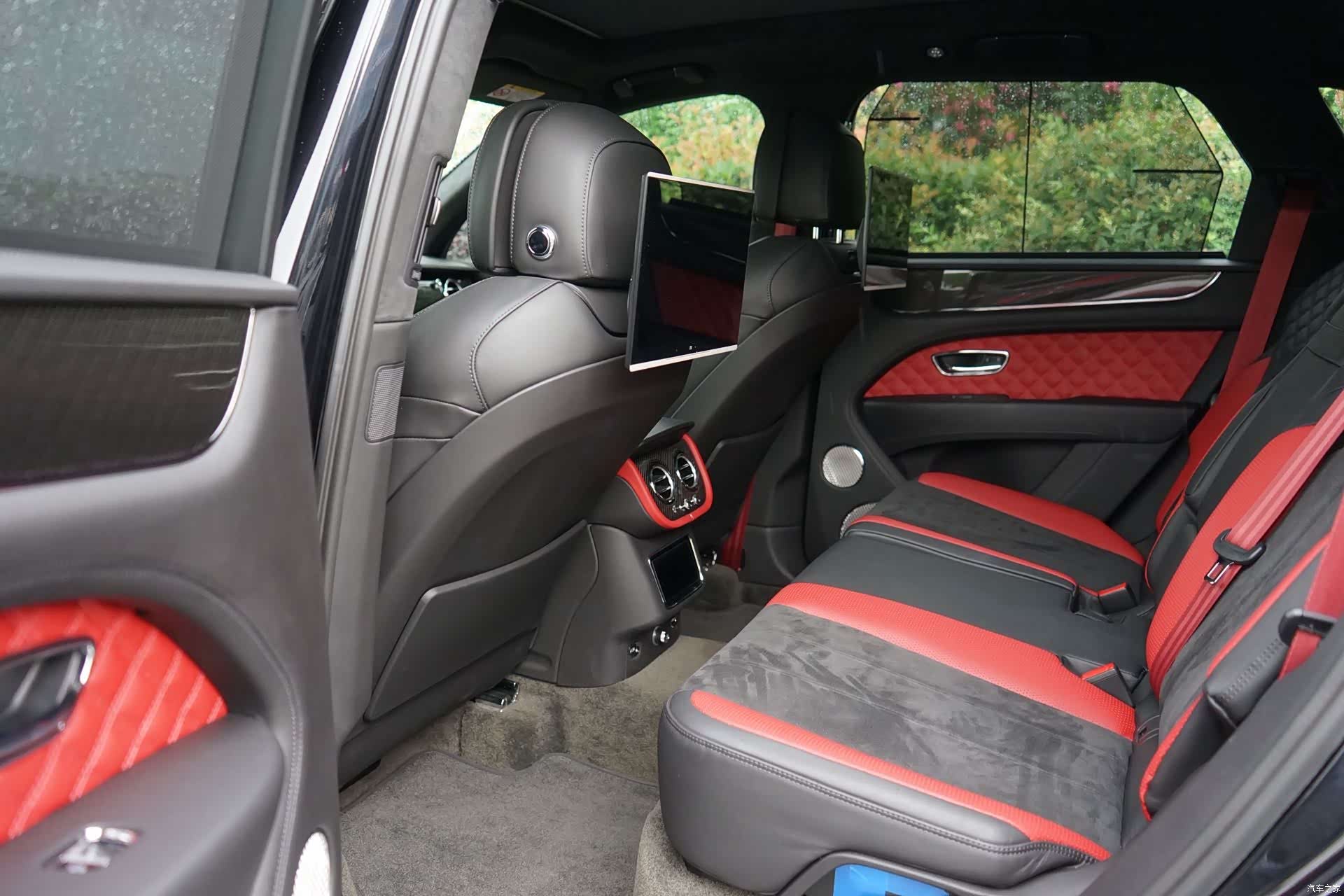 Bentley Bentayga, 2023 6