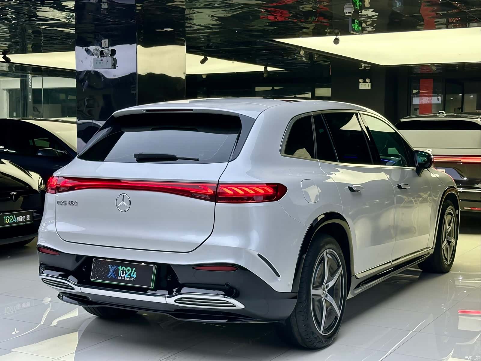 Mercedes-Benz EQS, 2023 4