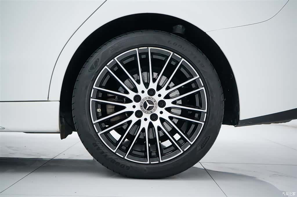 Mercedes-Benz C-Class, 2023 9