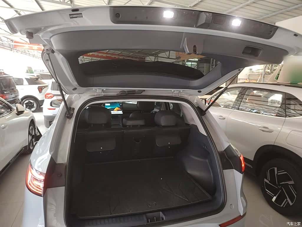 Geely Galaxy E5, 2024 19