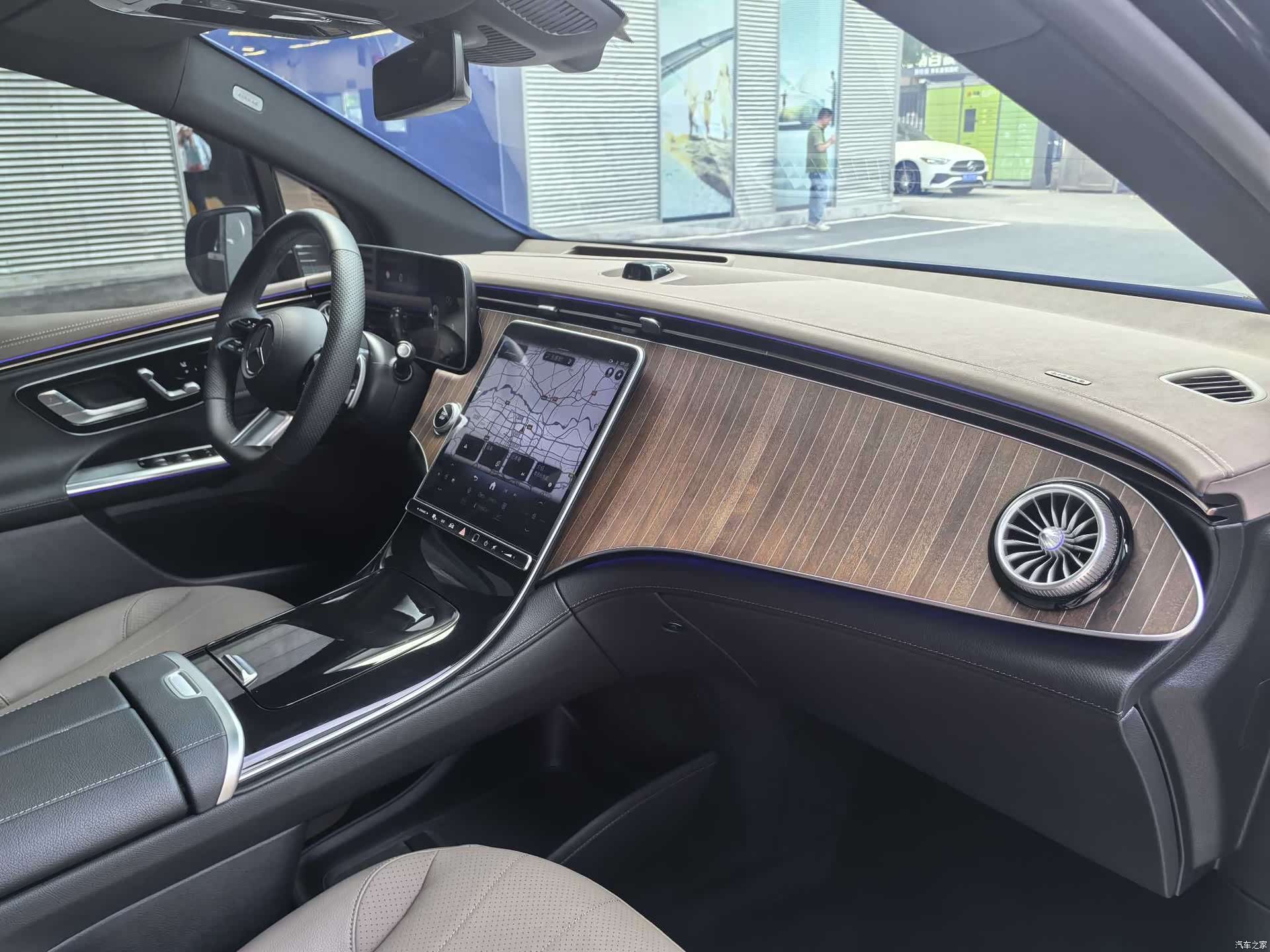 Mercedes-Benz EQE, 2024 7