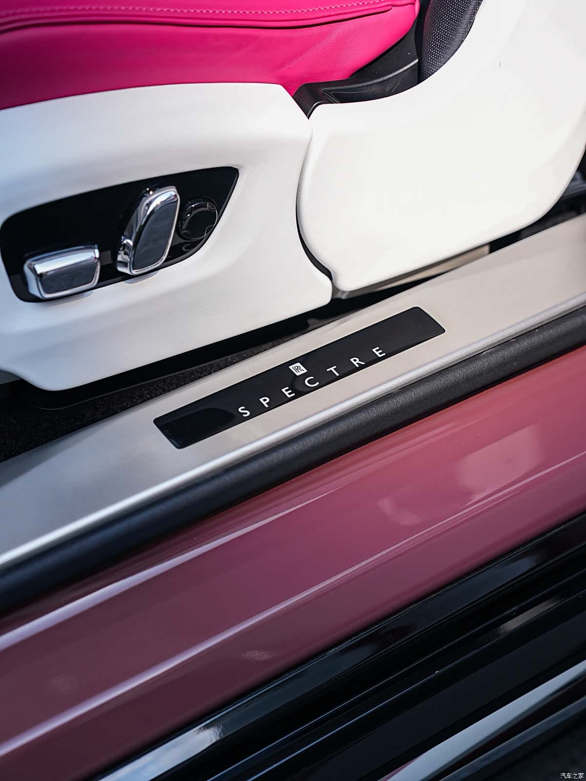 Rolls-Royce Spectre, 2025 14