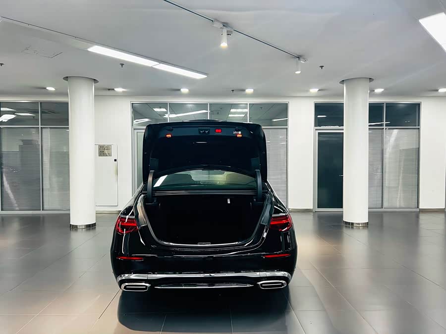Mercedes-Benz Maybach S-Class 2025, фото 6