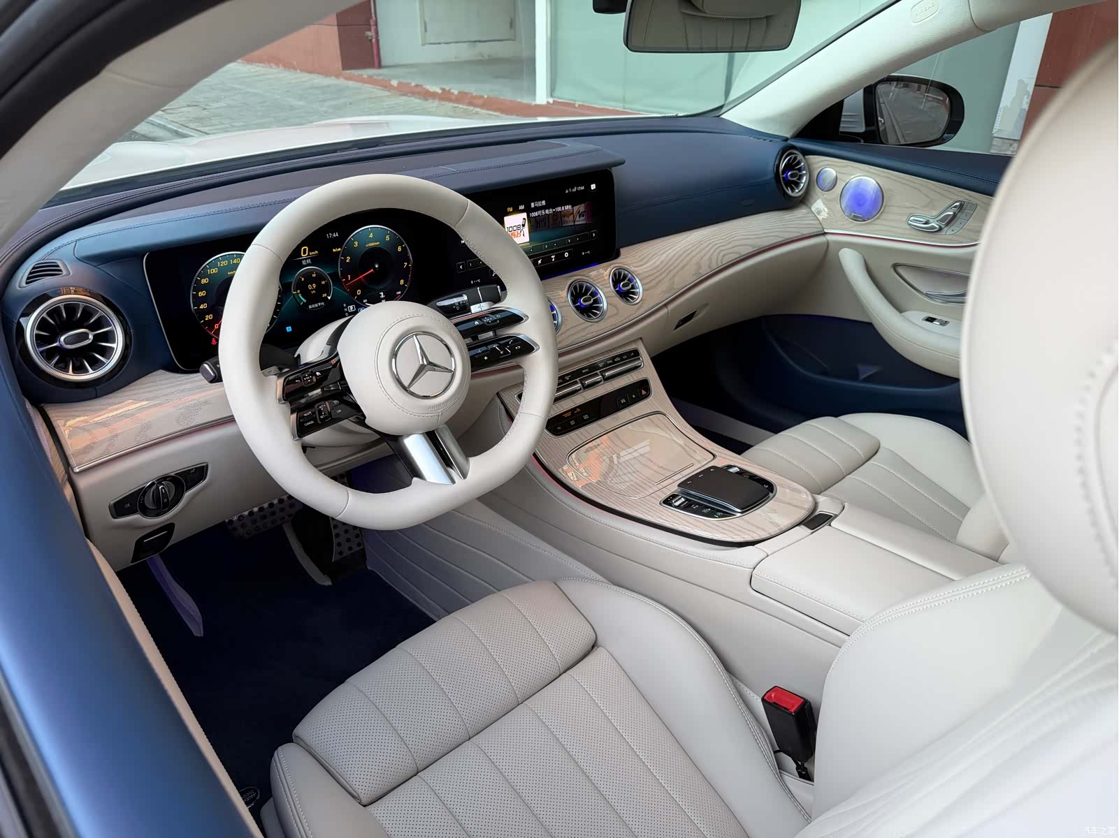 Mercedes-Benz E-Class, 2022 13