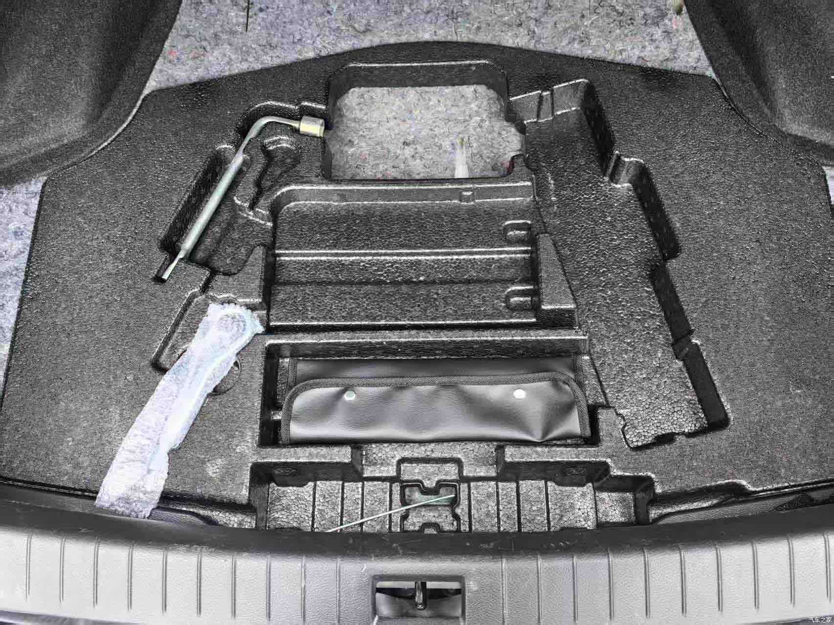 Infiniti Q50L, 2017 12