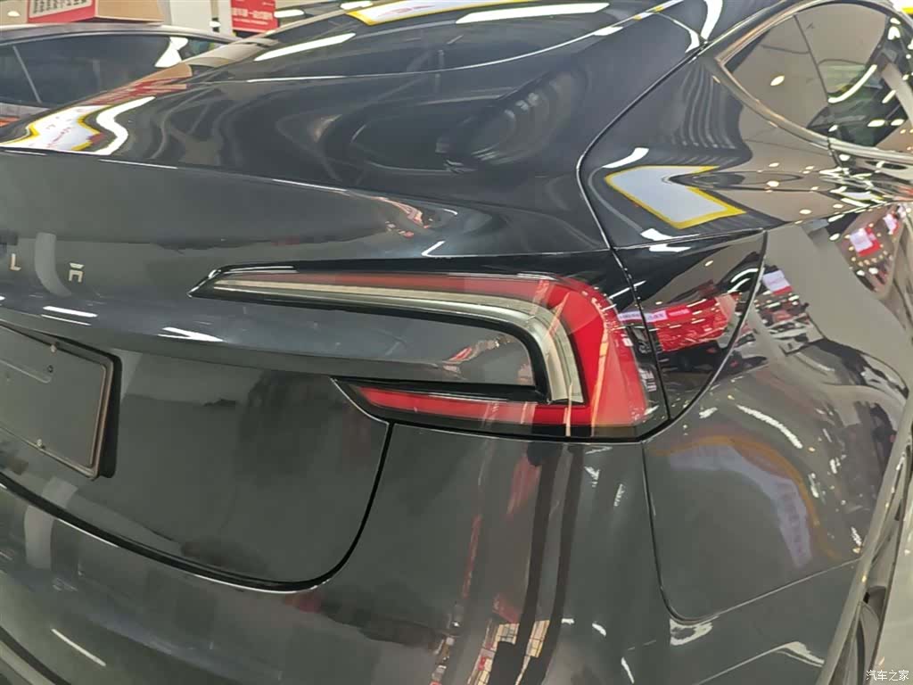 Tesla Model 3, 2025 8