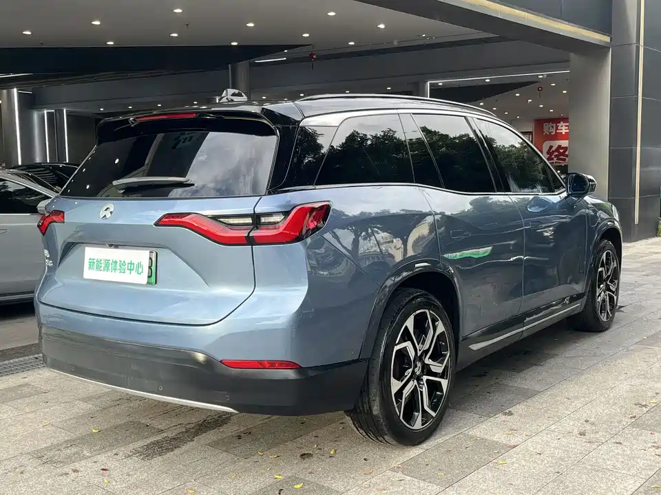 NIO ES8