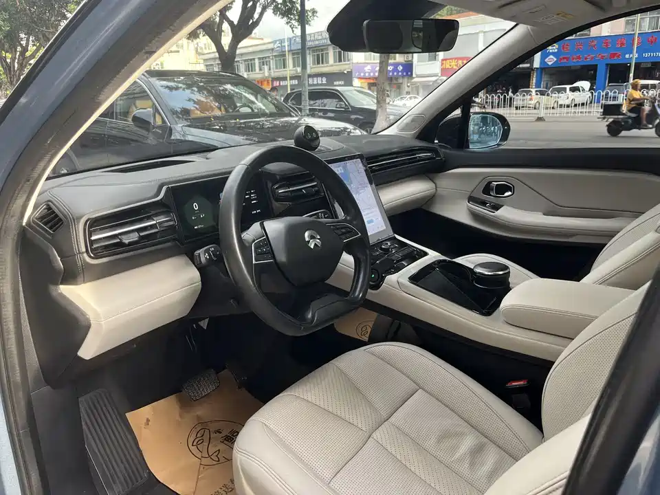 NIO ES8