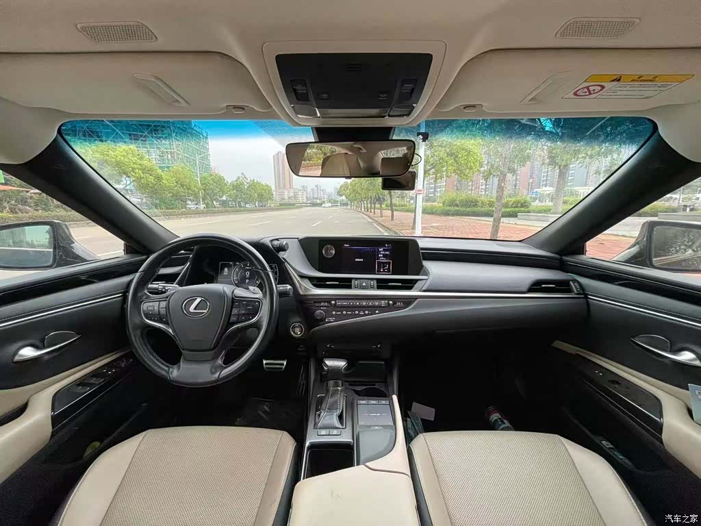 Lexus ES, 2019 все фото