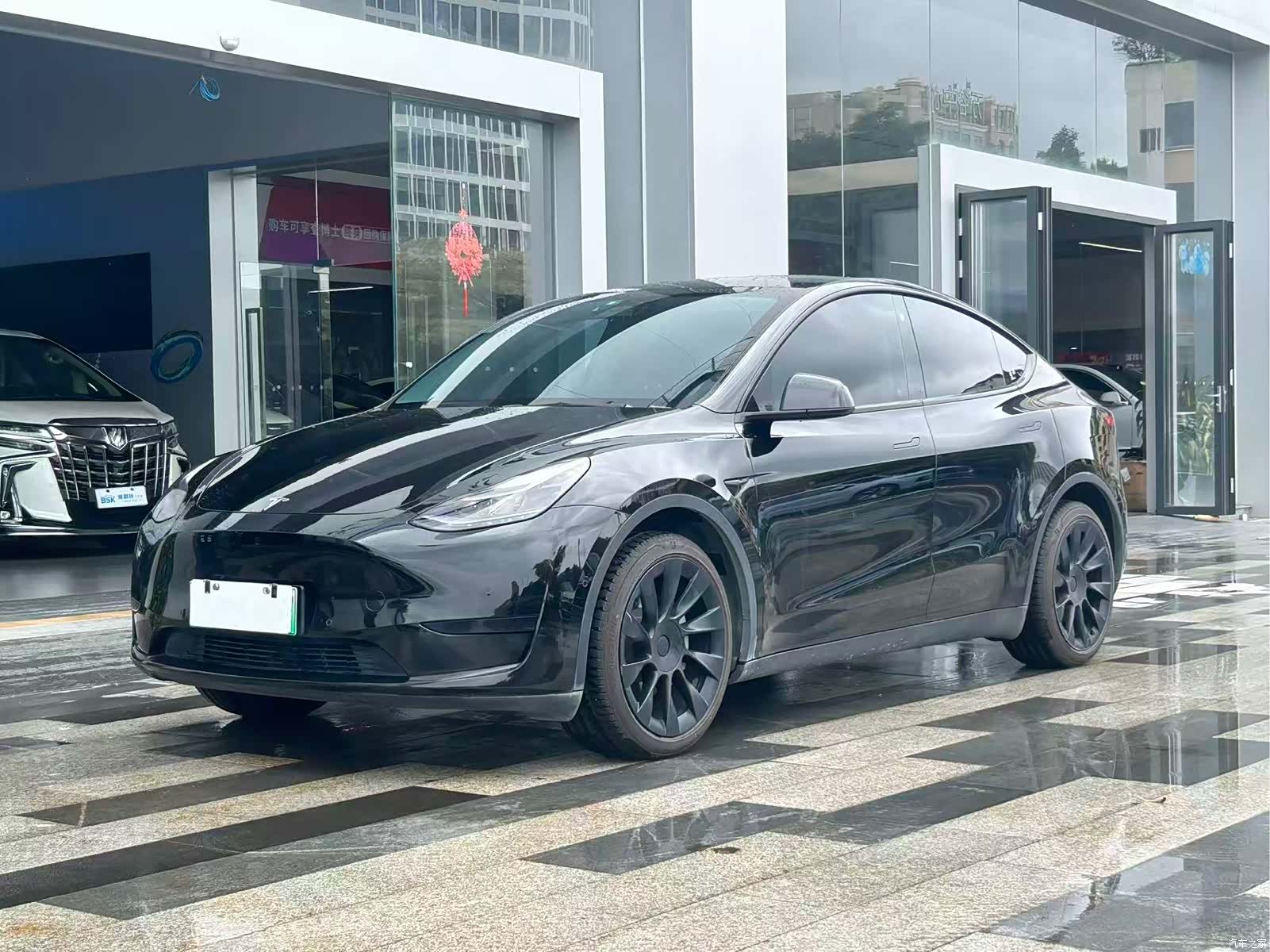 Tesla Model Y, 2023 17