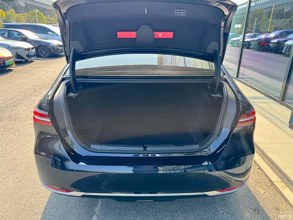 BMW 5 Series, 2024 13