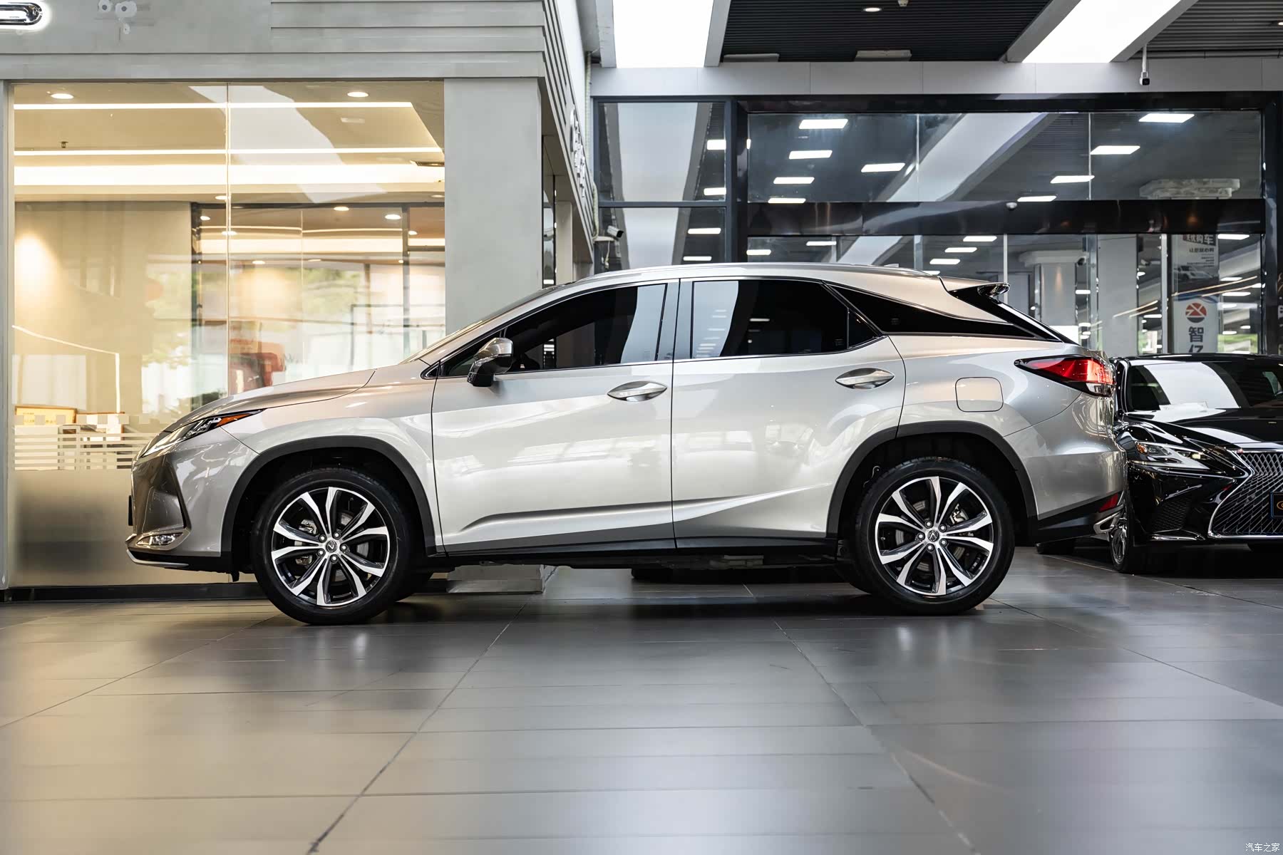 Lexus RX, 2023 4
