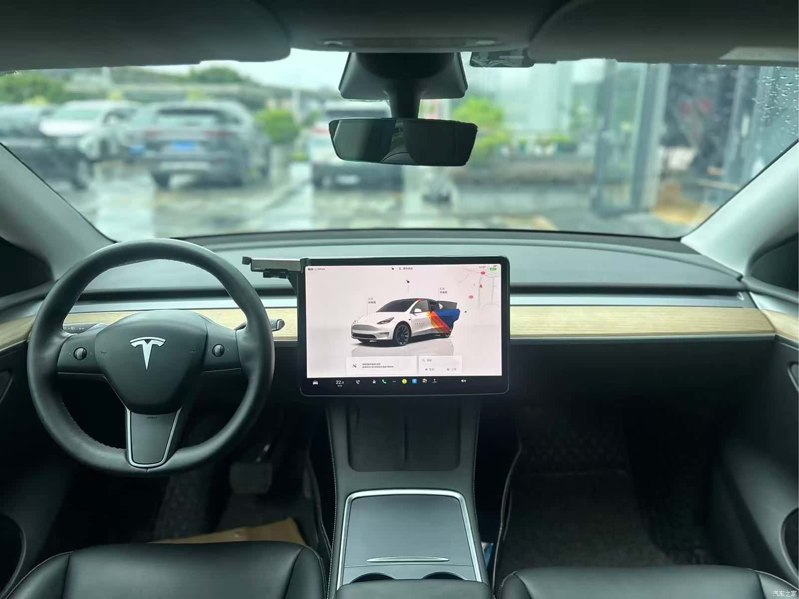 Tesla Model Y, 2023 14