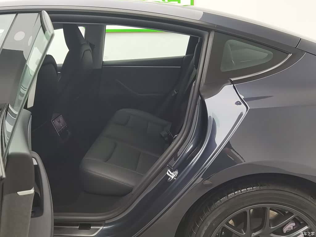 Tesla Model 3, 2024 15