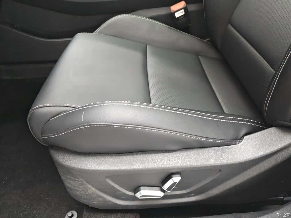 Geely Coolray, 2025 20