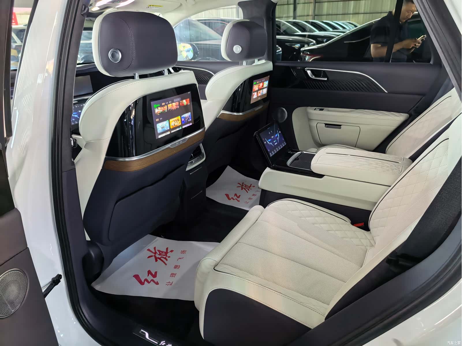 Hongqi E-HS9, 2023 6