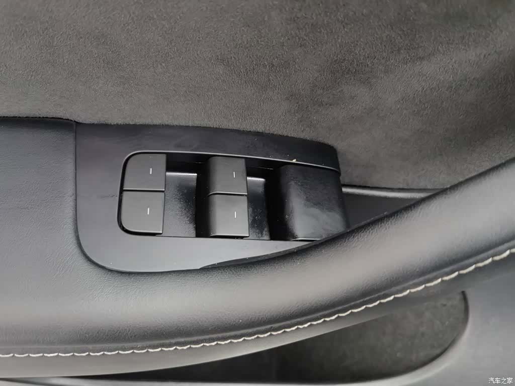Tesla Model Y, 2024 9