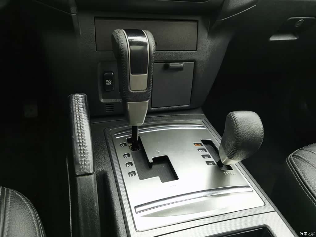 Mitsubishi Pajero, 2015 13