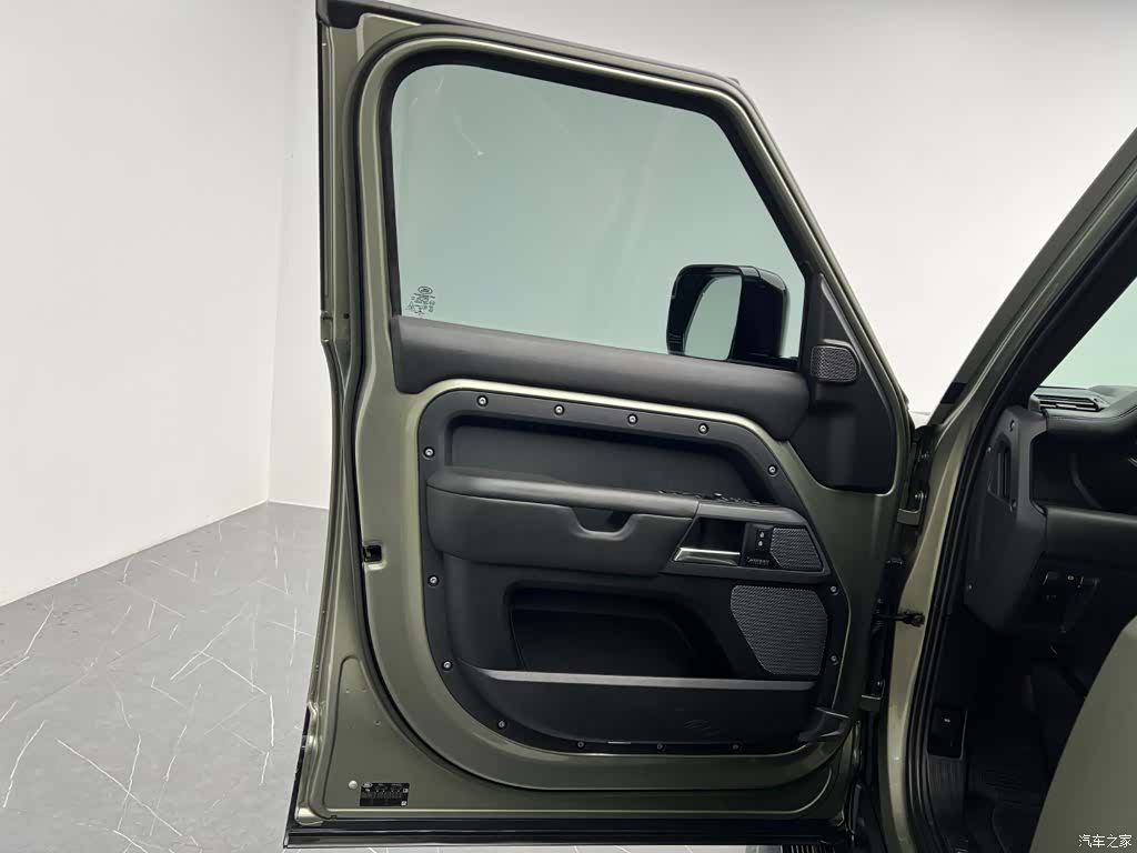 Land Rover Defender, 2022 12